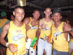 Oktober 10 Anos